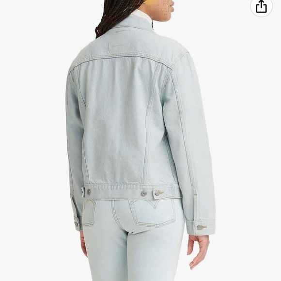 Levi's Women's Ex-Boyfriend Trucker light washed Denim Jacket XS - Picture 2 of 6